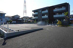 外観・EV充電スタンド付駐車場